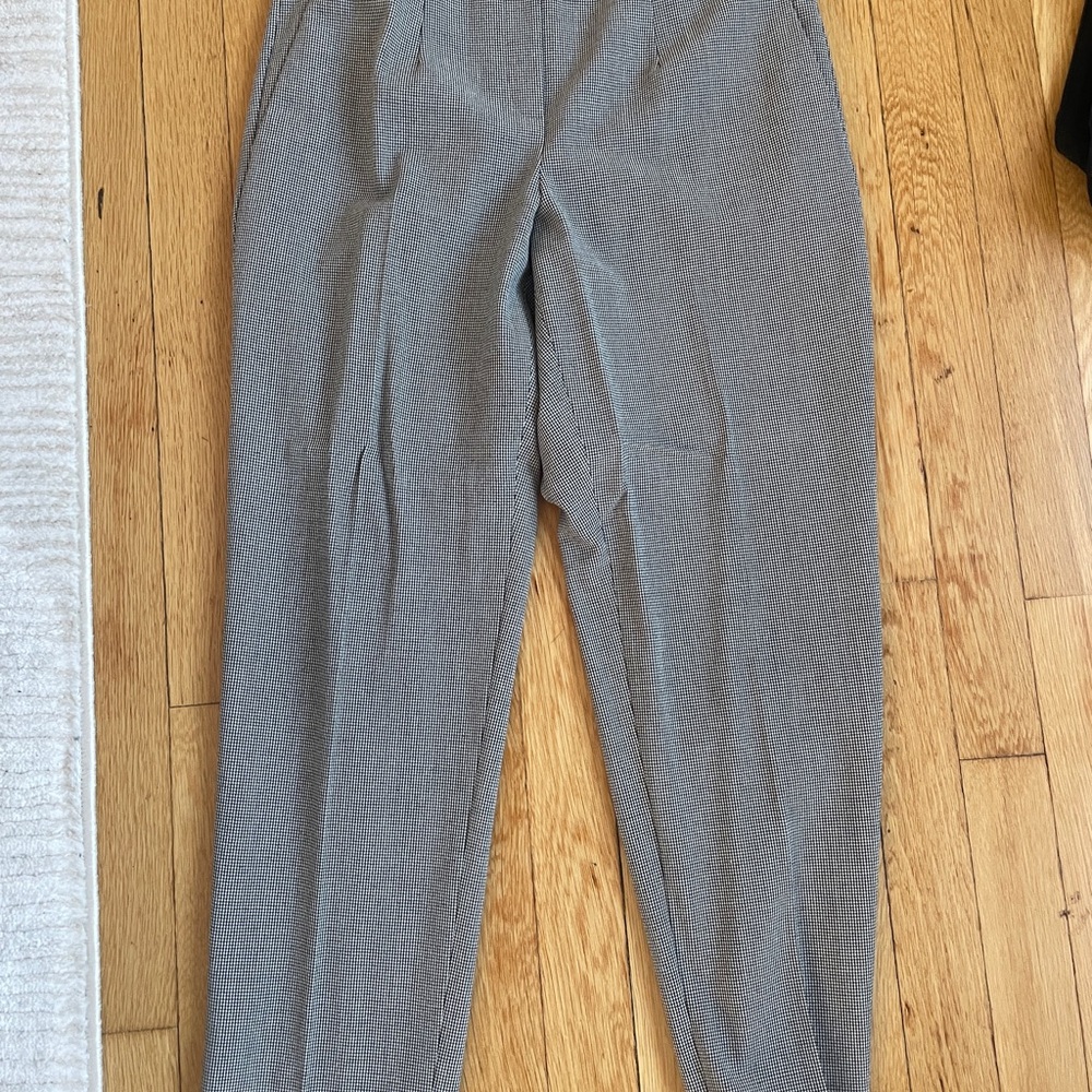Aritzia Women's Black and White Tailored-trousers